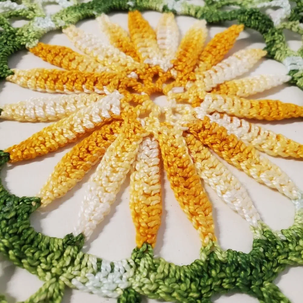 Vintage Swedish (Dalarna) 1960's Set of Hand Crocheted‎ Sunburst Flower Dollies